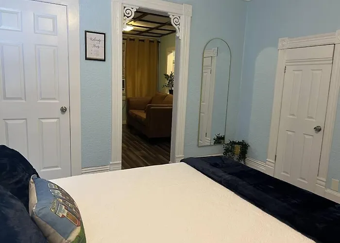 Luxury Suite By Tampa Convention Center & Hospital